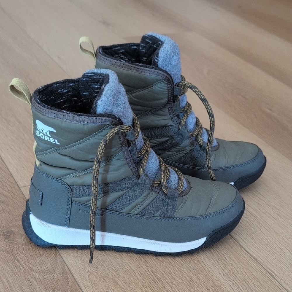 Sorel Olive and Gray Lace-Up Boots